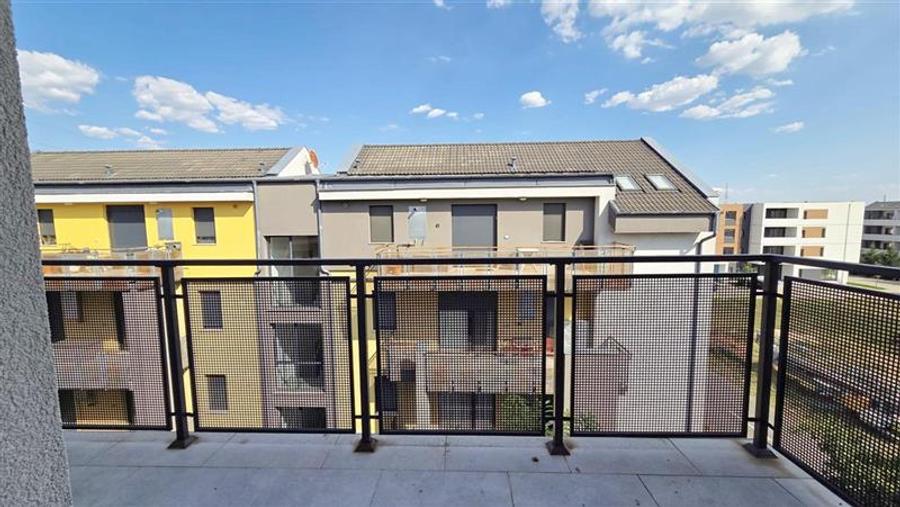 Apartament cu 3 camere decomandat în Dumbrăvița