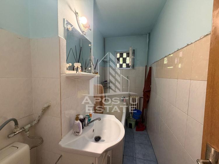 Apartament cu 3 camere semidecomandat în Dacia