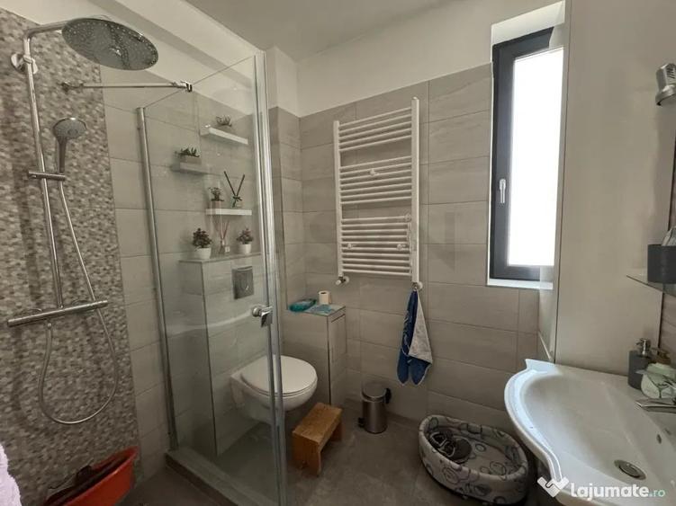 Casă cu 8 camere cu Canalizare în Titan