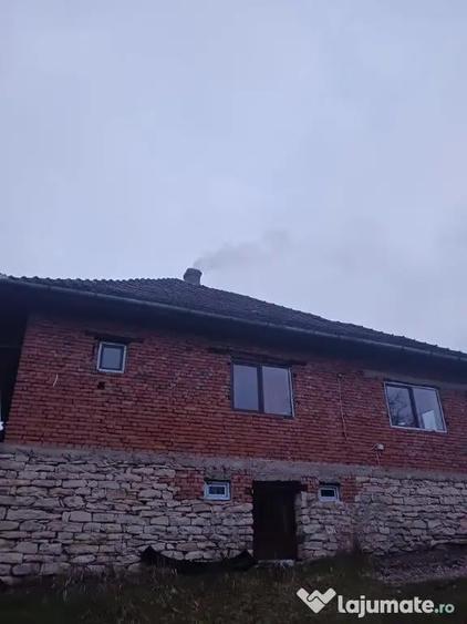 Casă cu 4 camere cu Teren 12000 Mp în Chelința
