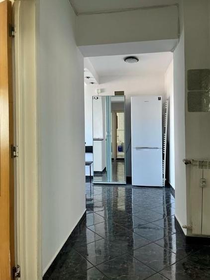 Garsonieră decomandată în P-ța Unirii
