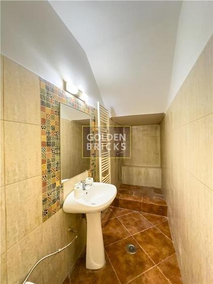 Casă individuală cu 5 camere cu Canalizare în Domenii