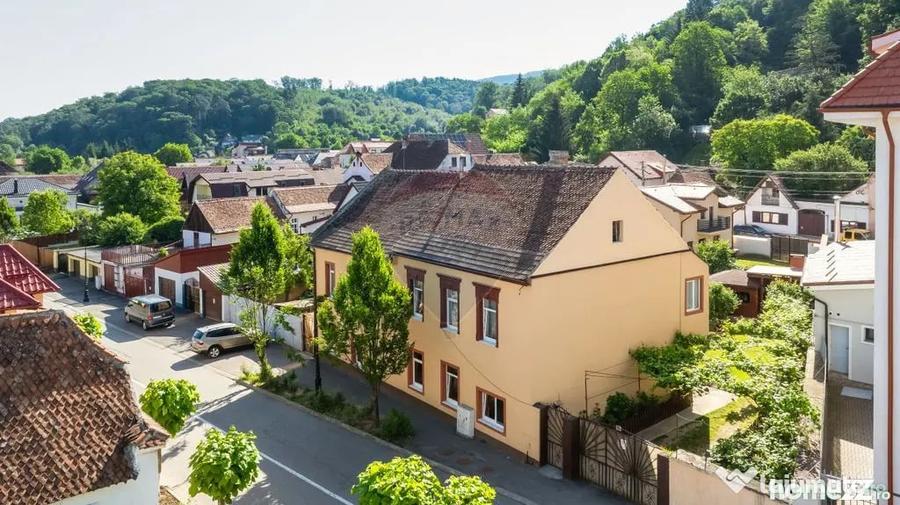 Casă cu 6 camere cu Teren 700 Mp în Ultracentral