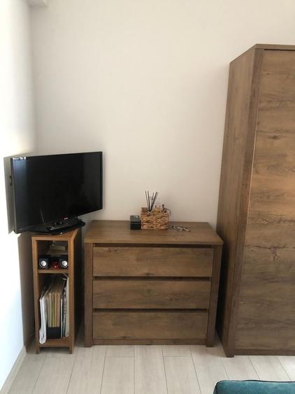 Apartament cu 3 camere semidecomandat în Pielești