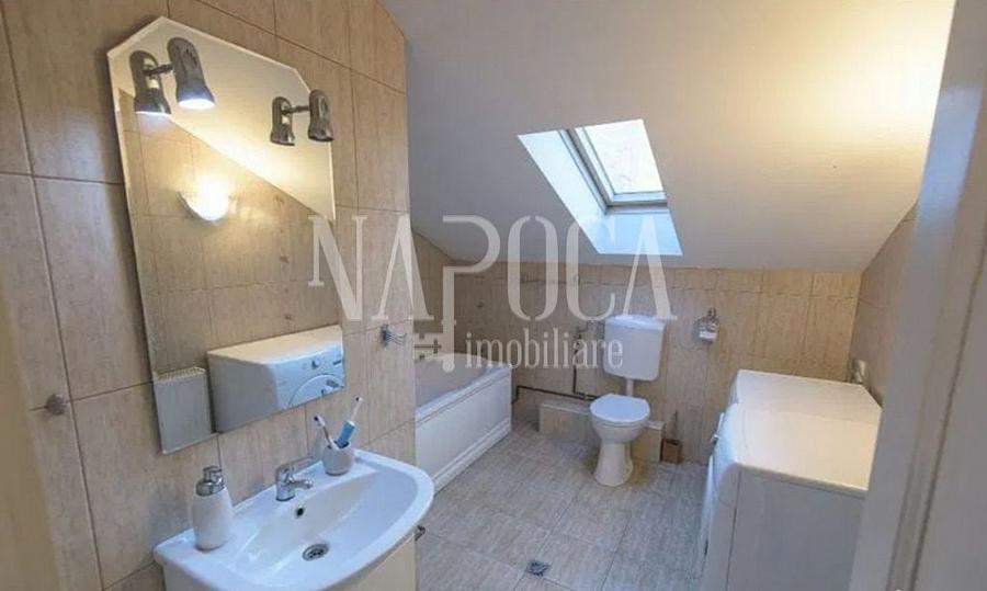 Casă individuală cu 7 camere cu Canalizare în Central