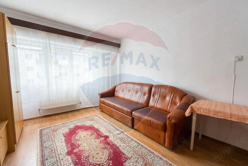 Apartament cu 3 camere decomandat în Est