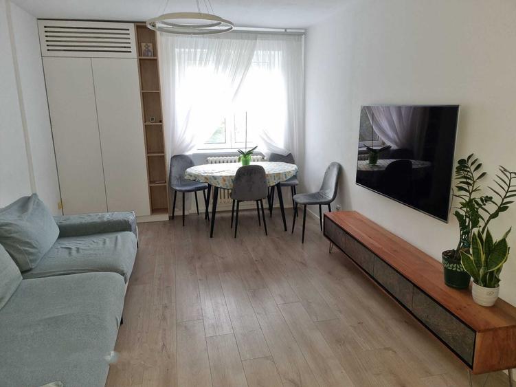 Apartament cu 3 camere semidecomandat în Parcul Circului