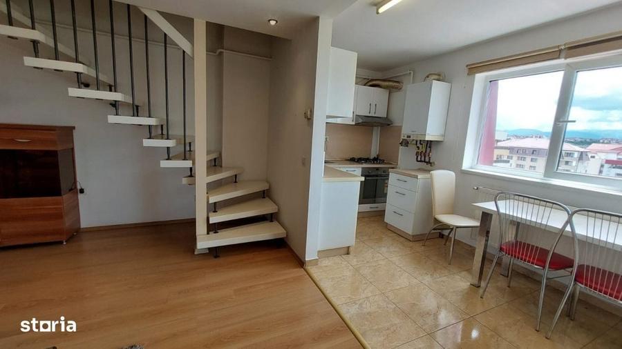 Apartament cu 4 camere decomandat în Roșia