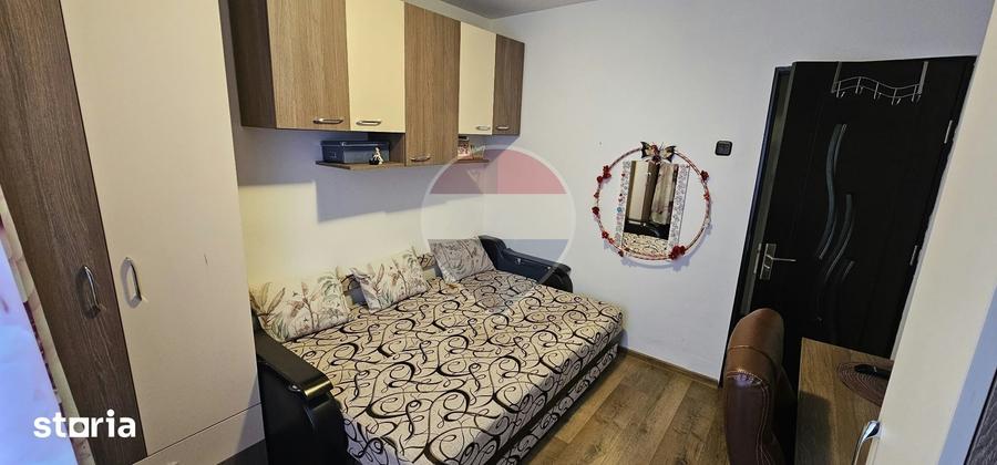 Apartament cu 3 camere semidecomandat în Central