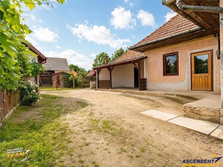Casă cu 2 camere cu Teren 1123 Mp în Lunga