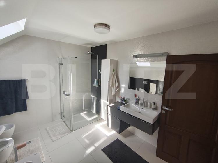 Casă individuală cu 6 camere cu Canalizare în Sânmartin