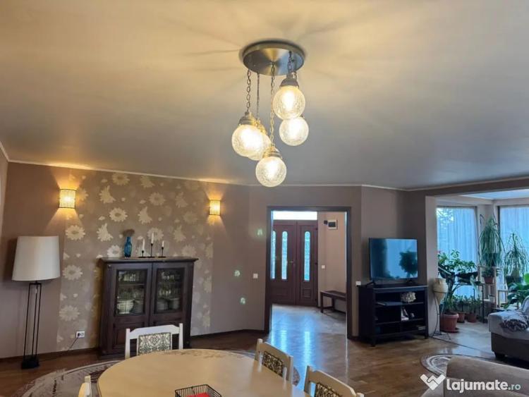 Casă cu 5 camere cu Teren 1000 Mp în Săsar