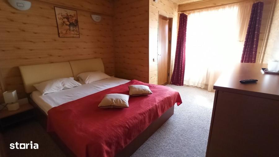 Casă cu 9 camere cu Teren 250 Mp în Central