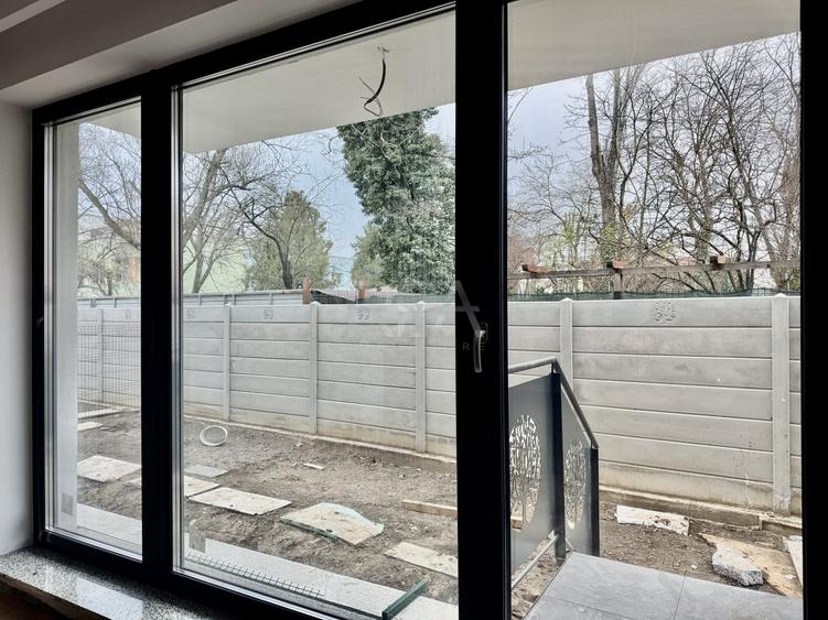 Apartament cu 3 camere semidecomandat în Matei Voievod