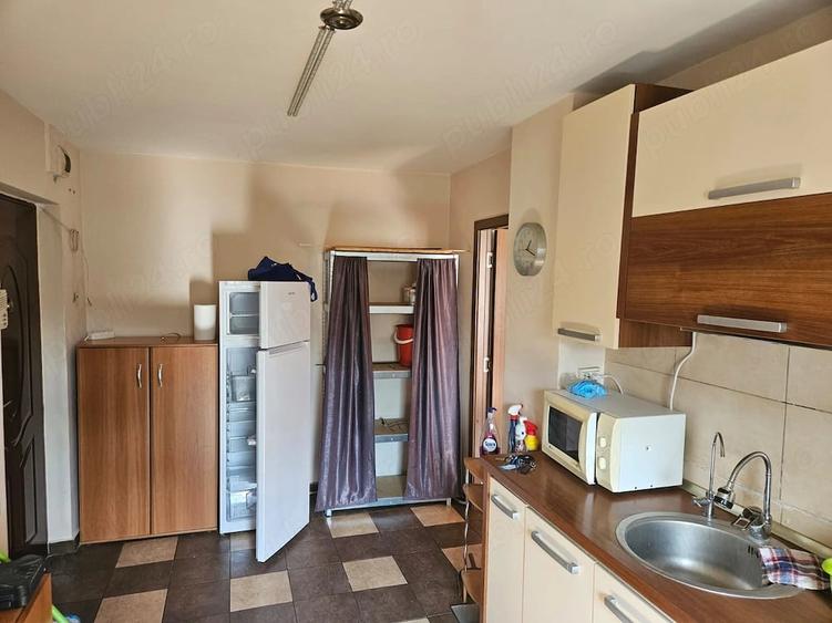 Apartament cu 2 camere semidecomandat în Soarelui