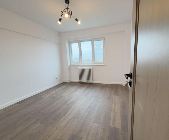 Apartament cu 3 camere decomandat în Titulescu