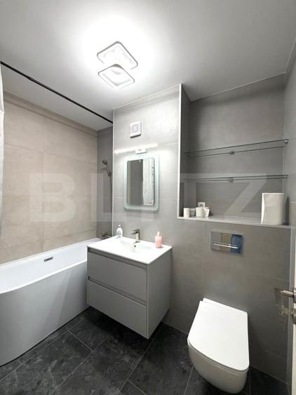 Apartament cu 3 camere semidecomandat, mobilat în Zorilor