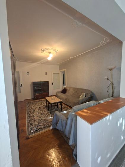 Apartament cu 3 camere semidecomandat în Central