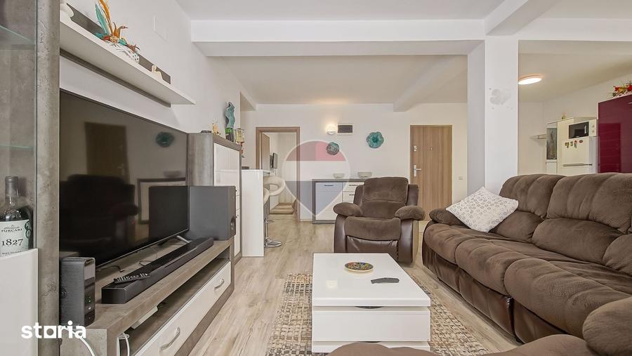 Apartament cu 4 camere decomandat în Clăbucet