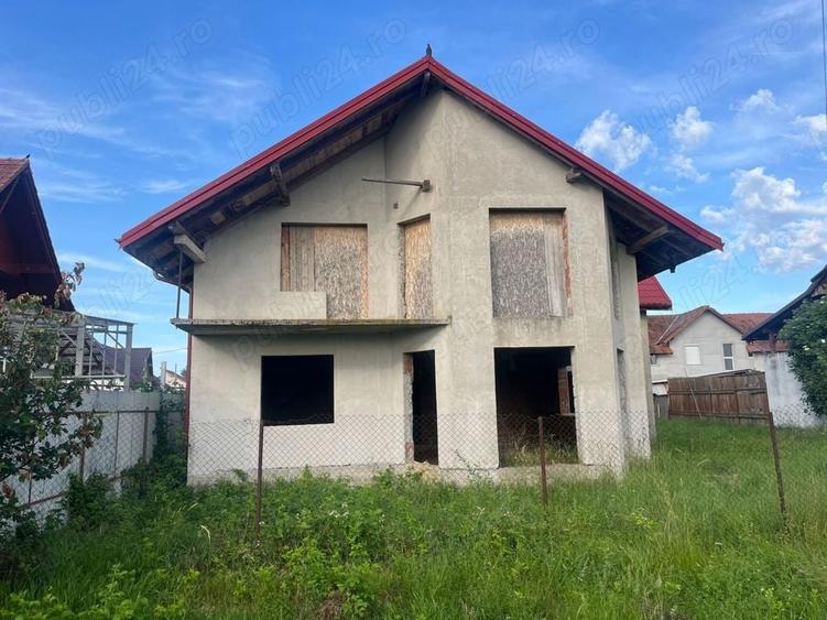 Casă cu 5 camere cu Teren 650 Mp în Colonia Mică