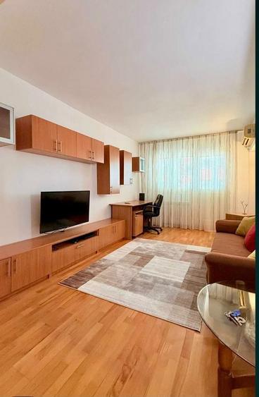 Apartament cu 3 camere decomandat în Moșilor