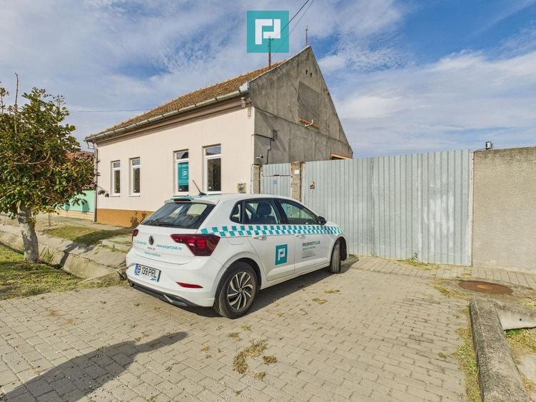 Casă individuală cu 3 camere cu Canalizare în Central