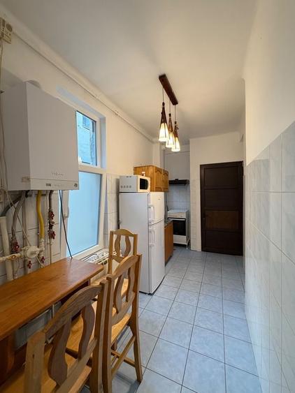 Apartament cu 3 camere semidecomandat în Ultracentral