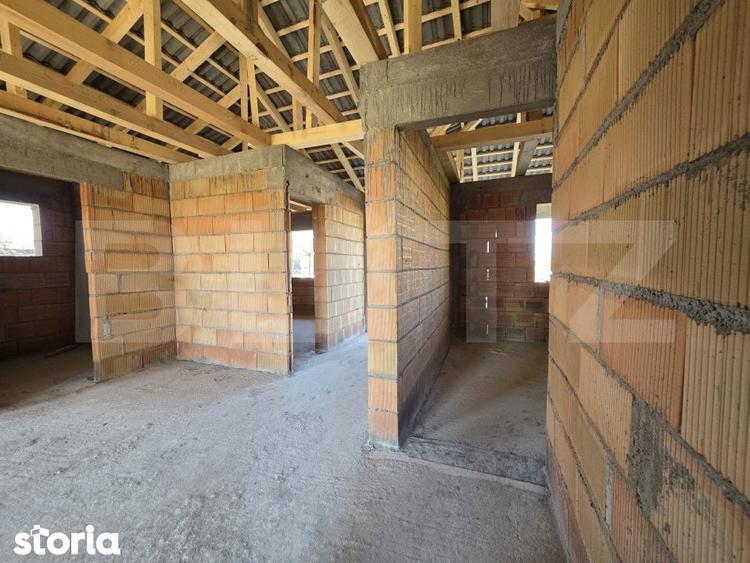 Casă cu 4 camere cu Teren 800 Mp în Păulești