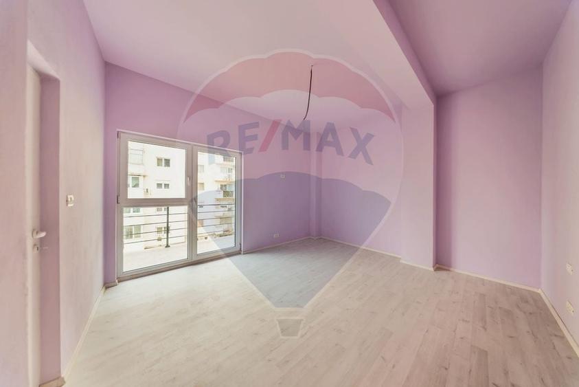 Apartament cu 2 camere semidecomandat în Intim