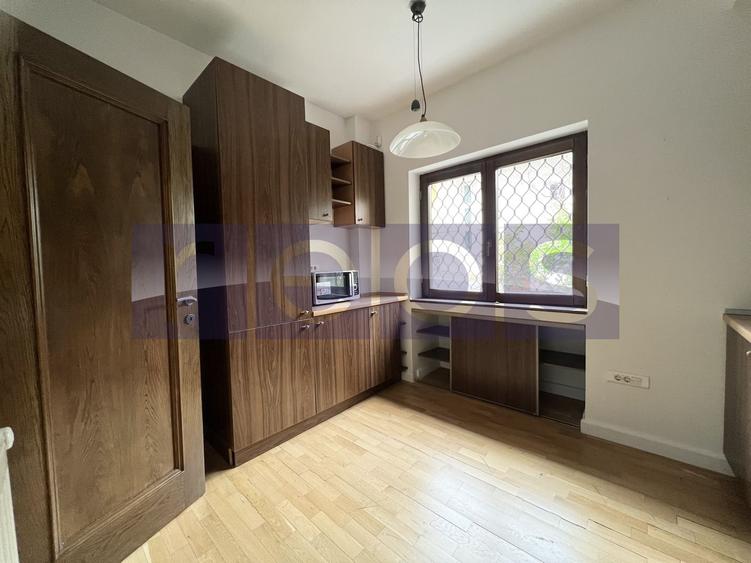 Apartament cu 3 camere semidecomandat în Primăverii