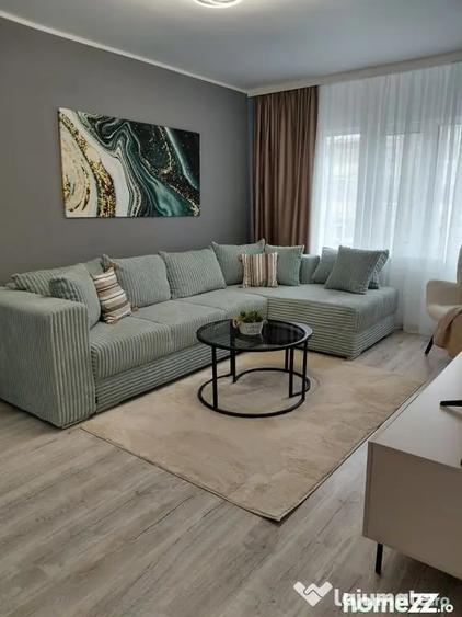 Apartament cu 3 camere semidecomandat în Micro 16