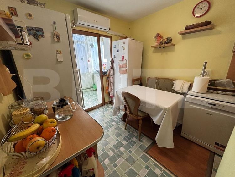 Apartament cu 3 camere decomandat, mobilat în Nicolina