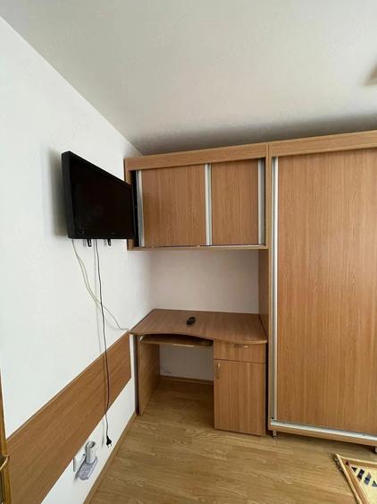 Apartament cu 3 camere semidecomandat în Vest