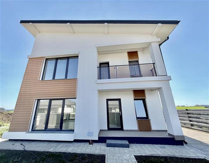 Casă individuală cu 4 camere cu Canalizare în Miroslava