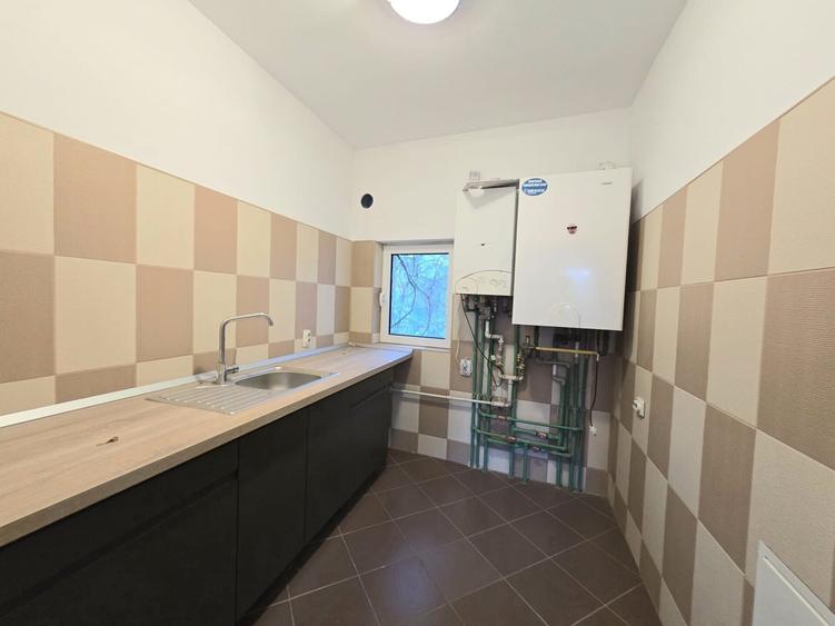 Apartament cu 6 camere nedecomandat, mobilat în Moșilor