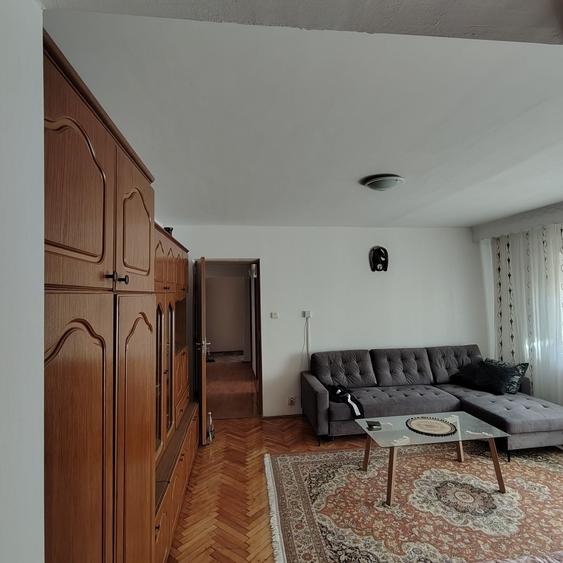 Apartament cu 3 camere decomandat în Porolissum