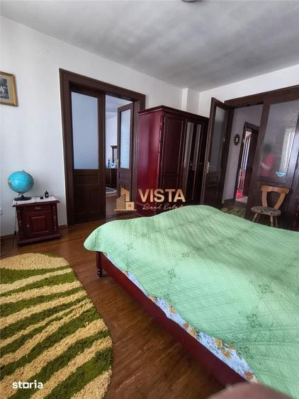 Casă cu 4 camere decomandat cu Teren 2300 Mp în Central