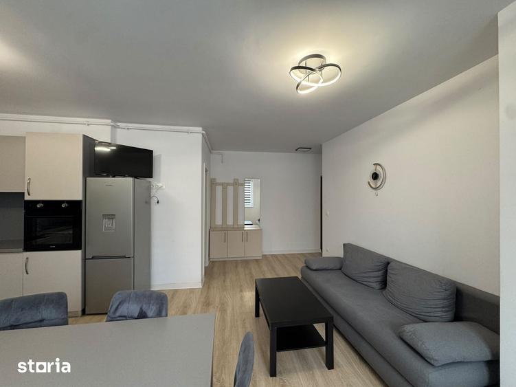 Apartament cu 3 camere decomandat în Est