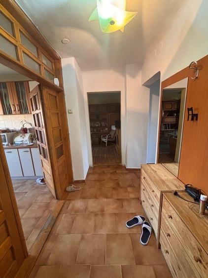 Apartament cu 5 camere decomandat, mobilat în Sărari