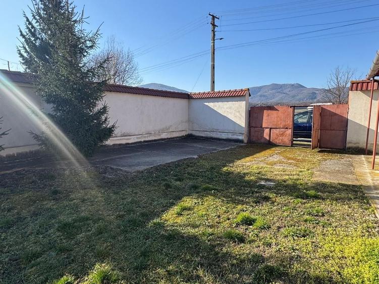Casă individuală cu 3 camere cu Canalizare în Săcel