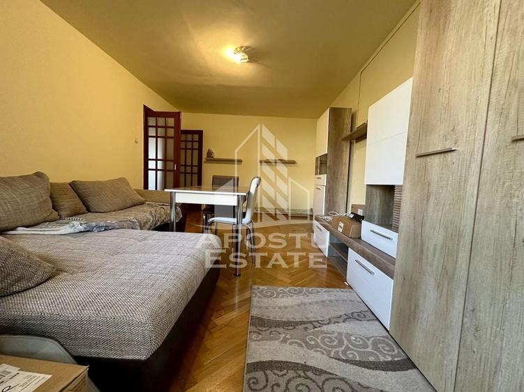 Apartament cu 3 camere decomandat, mobilat în Soarelui