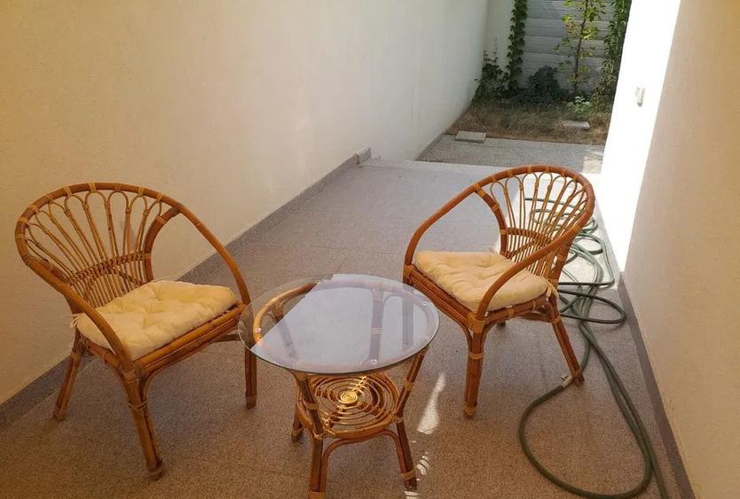 Apartament cu 2 camere semidecomandat, mobilat în Armeneasca