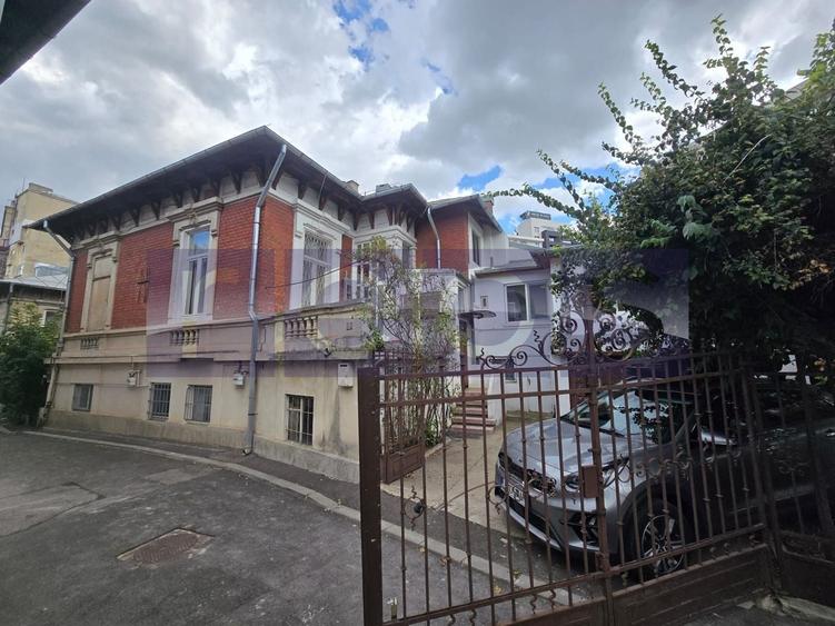 Casă individuală cu 4 camere cu Canalizare în Ultracentral