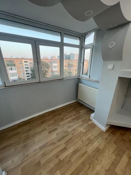 Apartament cu 4 camere decomandat în Craiovița Nouă