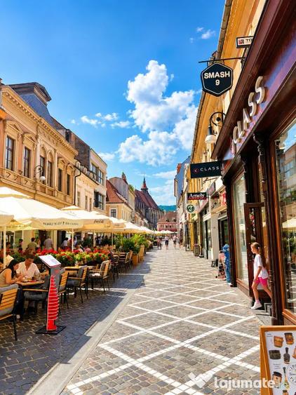 Apartament cu 4 camere semidecomandat în Centrul Istoric
