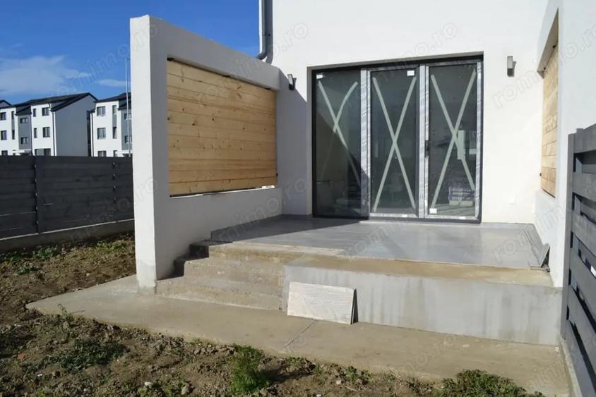 Casă cu 7 camere cu Teren 250 Mp în Sânpetru