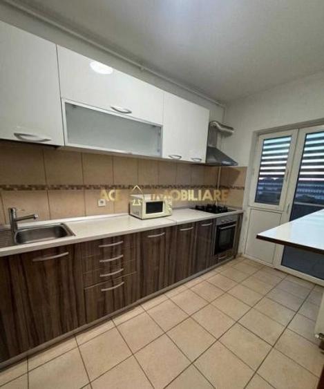 Apartament cu 2 camere decomandat, mobilat în Titan