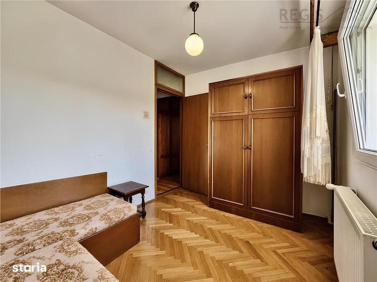 Apartament cu 4 camere decomandat în Sud