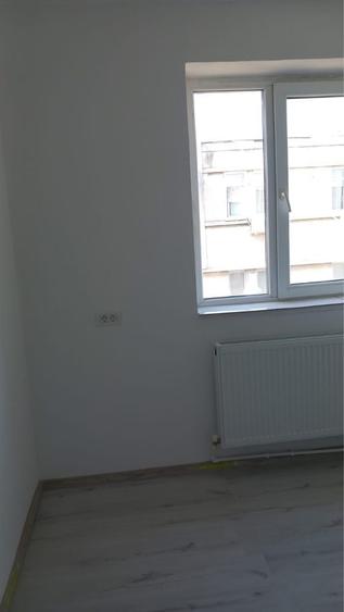 Apartament cu 2 camere semidecomandat în CET