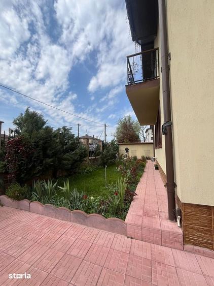 Casă cu 5 camere cu Teren 250 Mp în Berceni